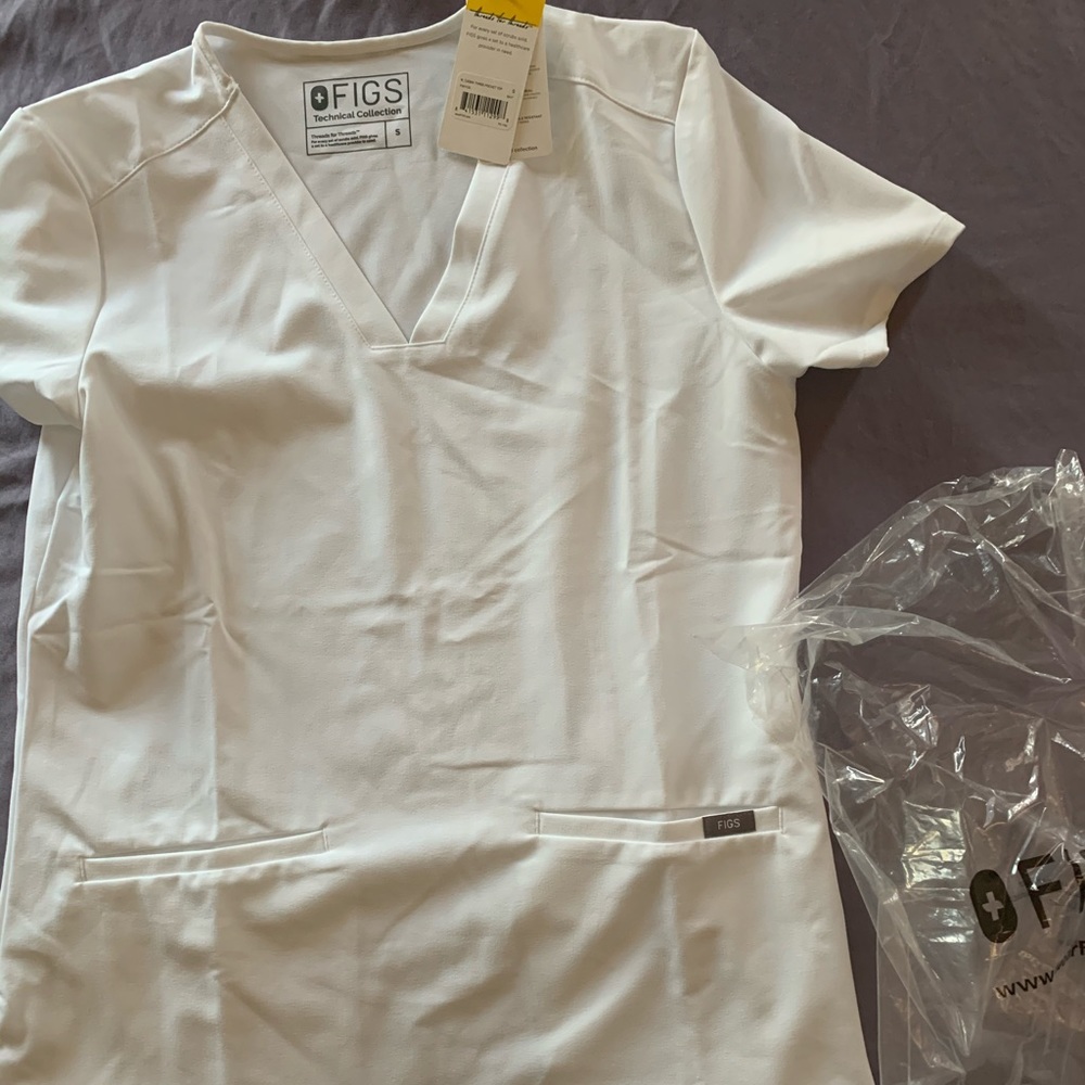 Figs scrub top white